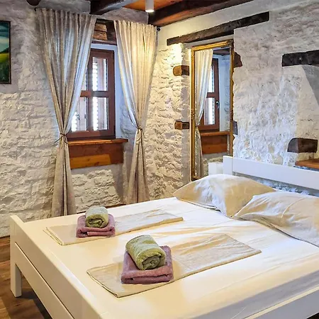 Gorgeous In Pazin Vikendica