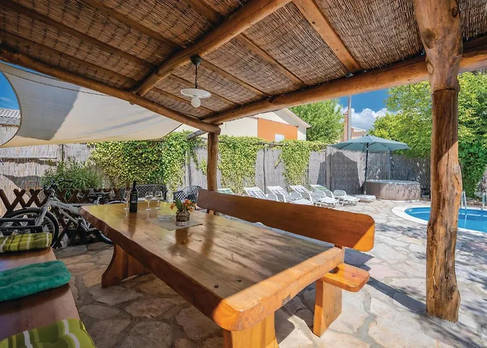 Ferienhaus Pet Friendly In Pazin *