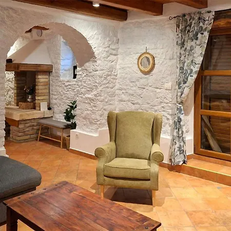 Stunning In Pazin With Wifi Holiday home Heki