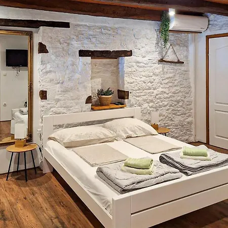 Stunning In Pazin With Wifi Holiday home Heki