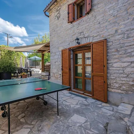 Stunning In Pazin With Wifi Holiday home Heki